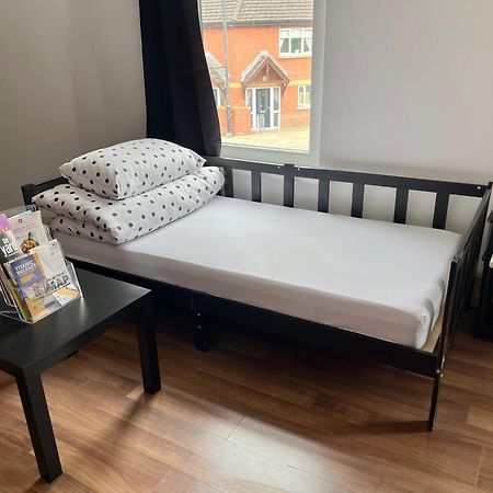 Entire Pinkapt - Free Parking - Up To 4 Guests - 3 Beds - Close To City Centre Belfast Eksteriør billede
