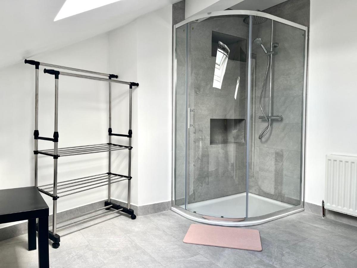 Entire Pinkapt - Free Parking - Up To 4 Guests - 3 Beds - Close To City Centre Belfast Eksteriør billede