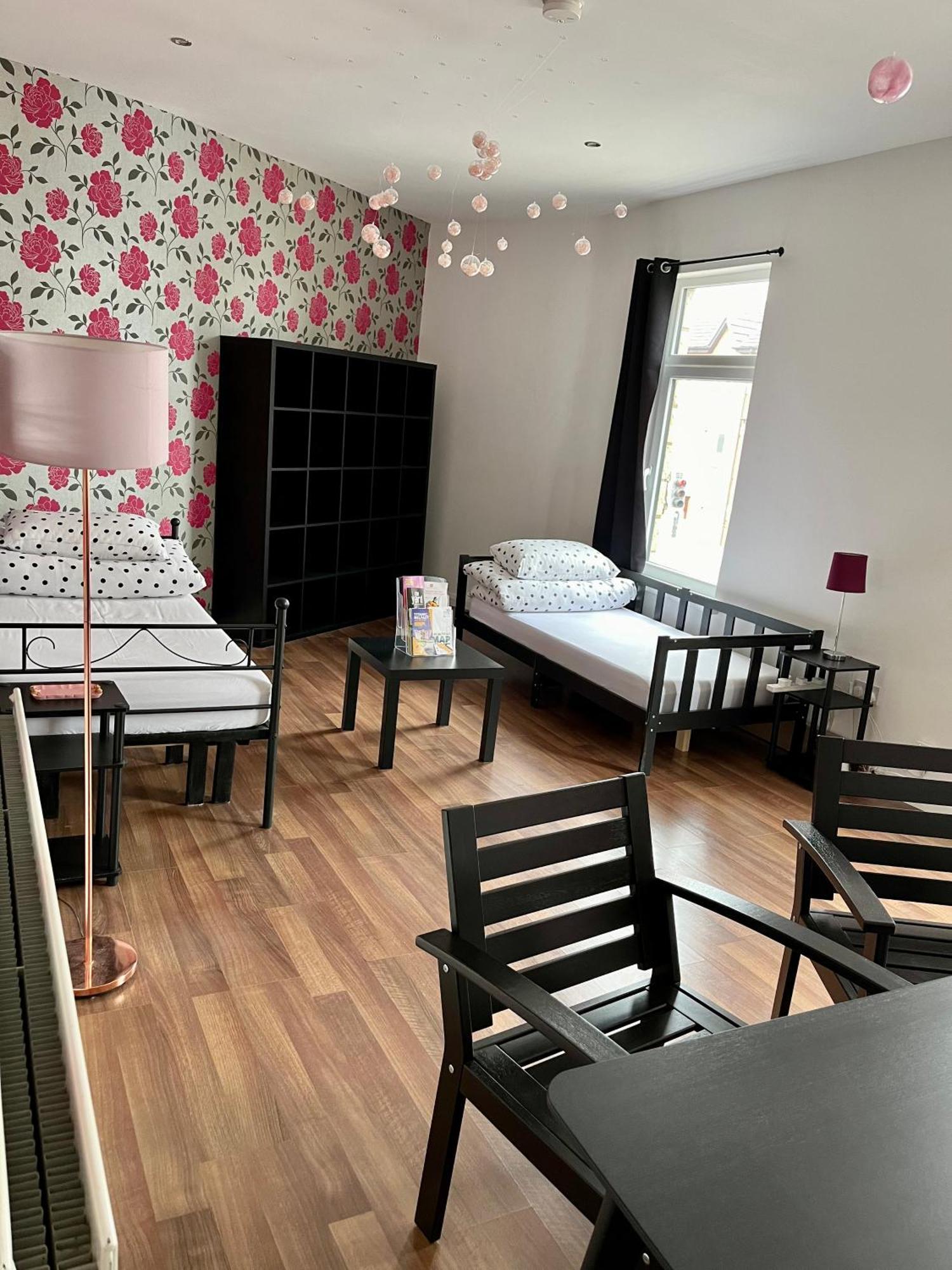 Entire Pinkapt - Free Parking - Up To 4 Guests - 3 Beds - Close To City Centre Belfast Eksteriør billede